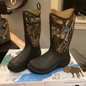 Kid’s Muck Boots! Size 12 NWT